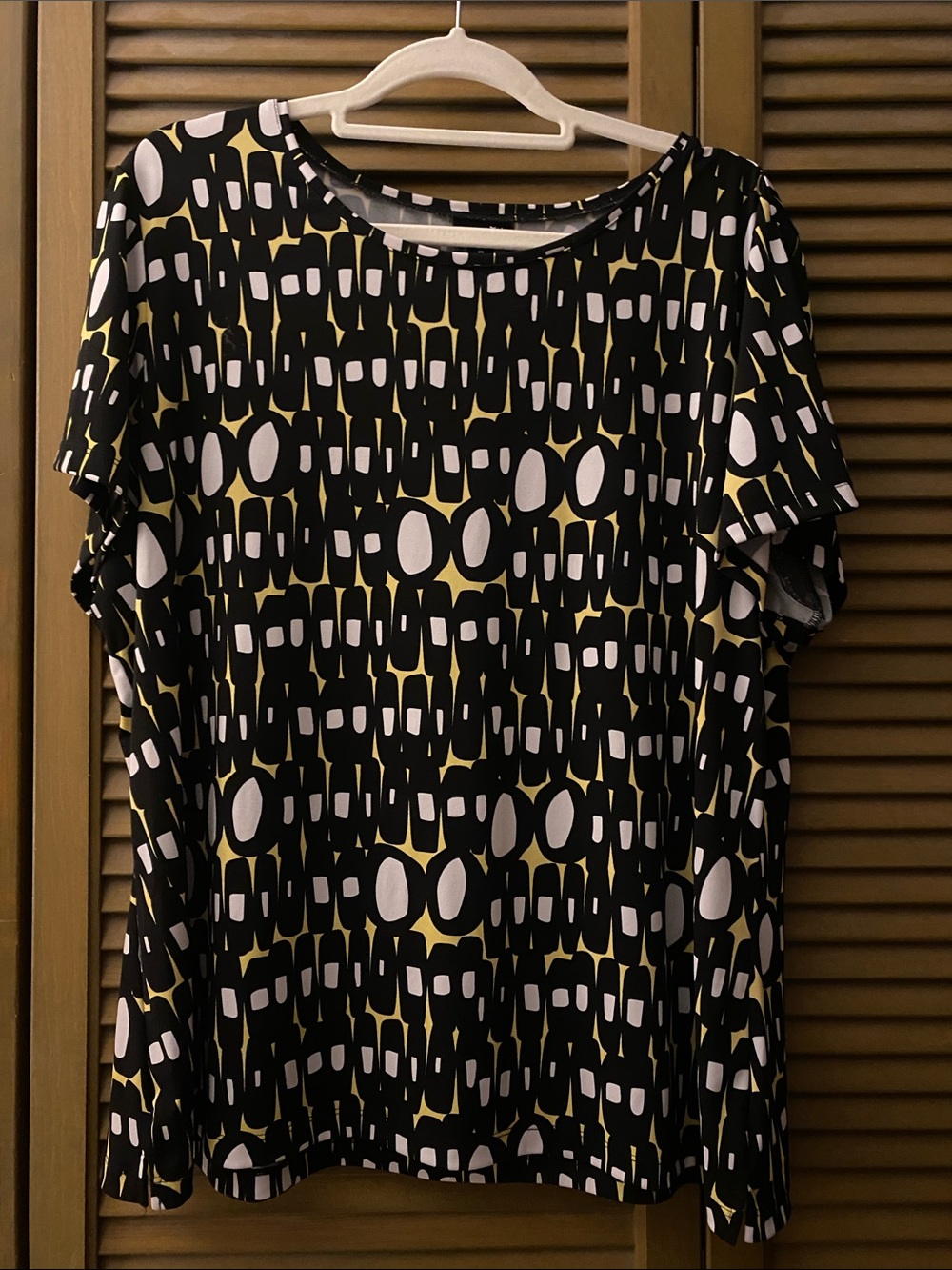 East 5th Black Short-Sleeve Top with White & Yellow Abstract Print